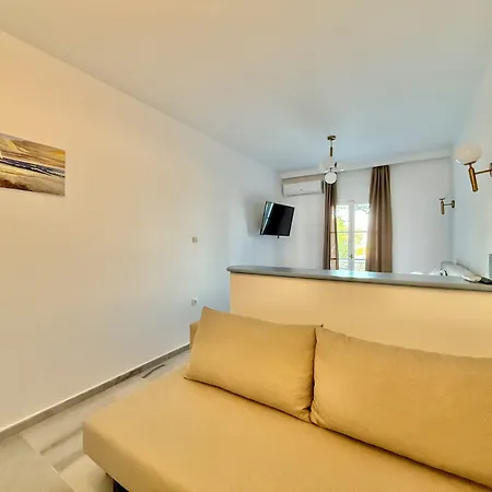 Bed & Breakfast Yaleena Residences Drios