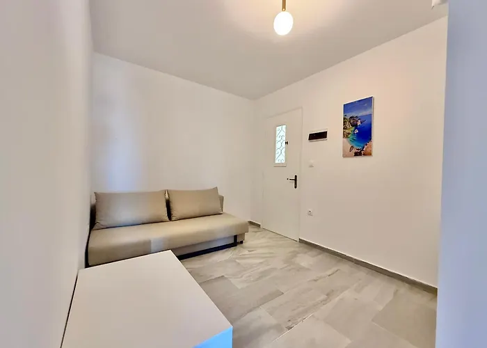 Yaleena Residences Bed & Breakfast Drios