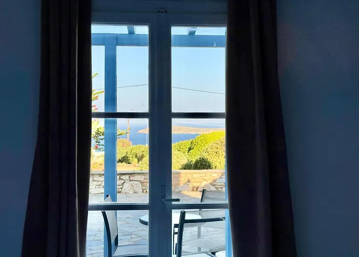 Yaleena Residences Bed & Breakfast Drios