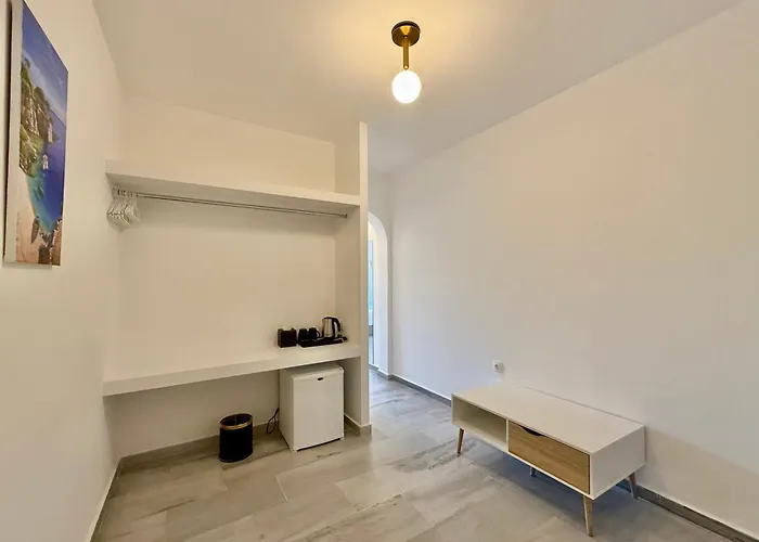 Bed & Breakfast Yaleena Residences Drios