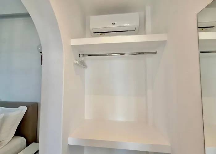 Yaleena Residences Bed & Breakfast 3*