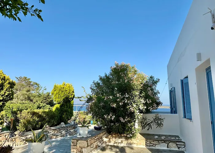 Yaleena Residences Bed & Breakfast Drios